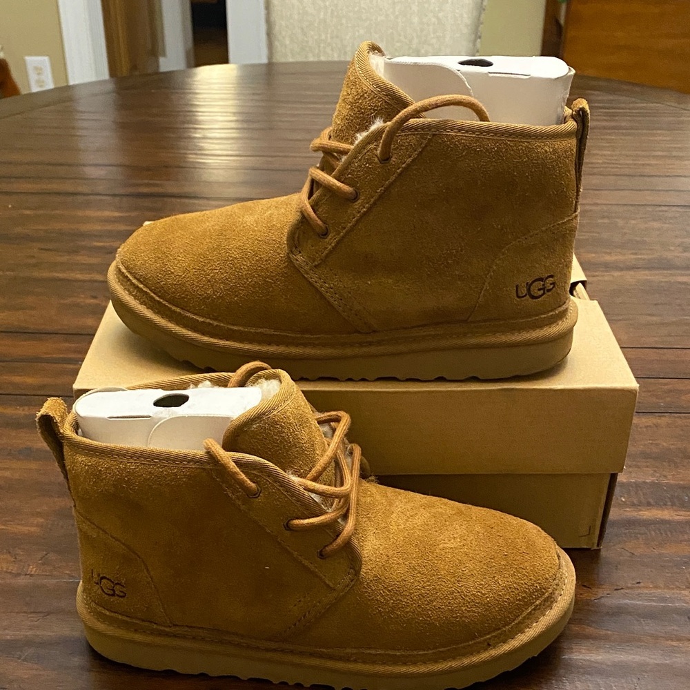 UGG Kids Boots in Chestnut Brown